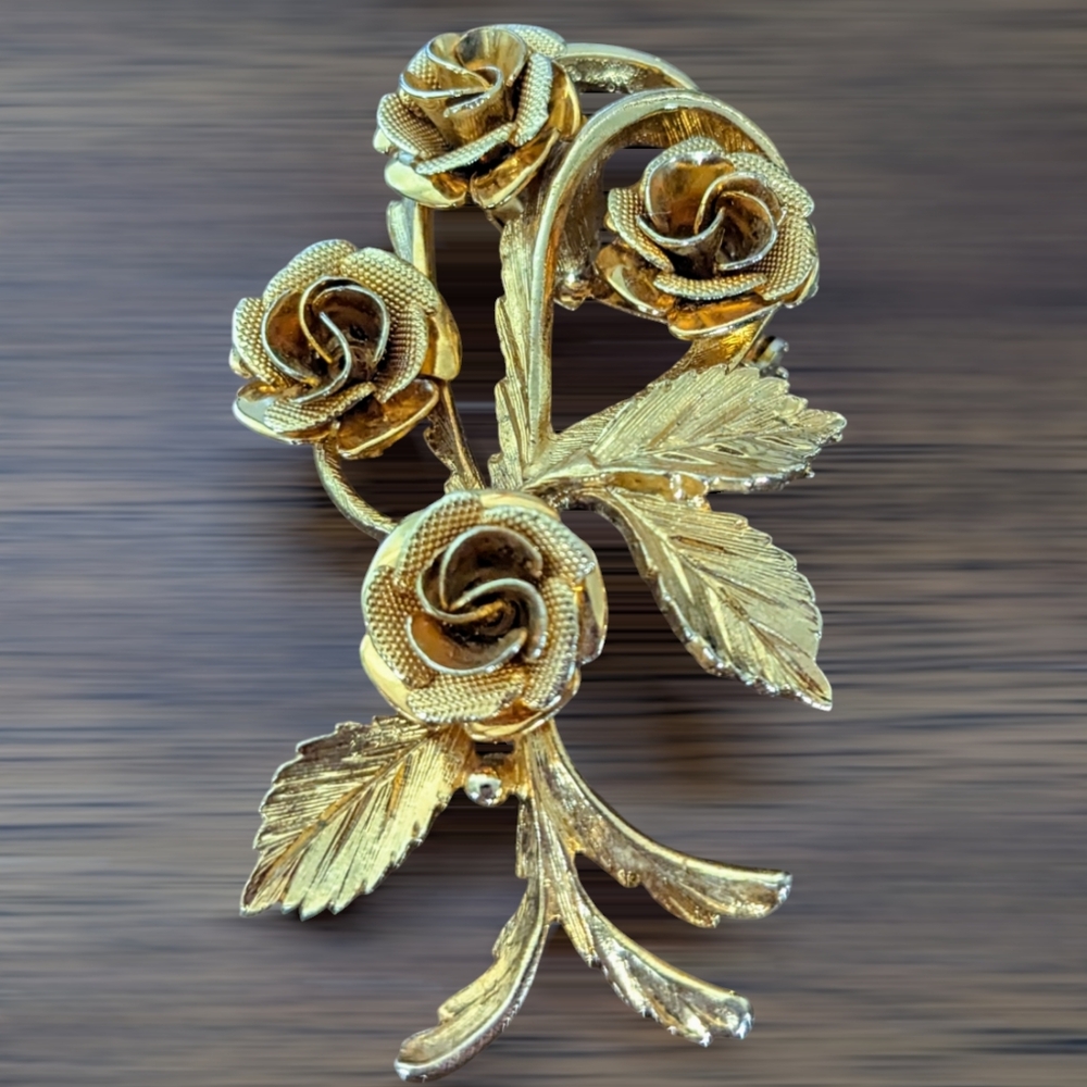 Brooch and earings coro